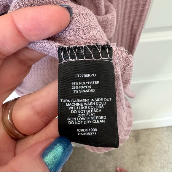 Sanctuary Light Pink Waffle Knit Long Sleeve V-Neck Top Size Medium Casual - Picture 10 of 10